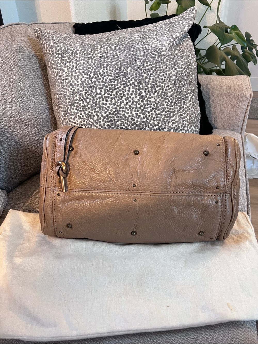 Chloe Paddington Soft Taupe Leather Handbag with Gold Accents - Picture 5 of 11